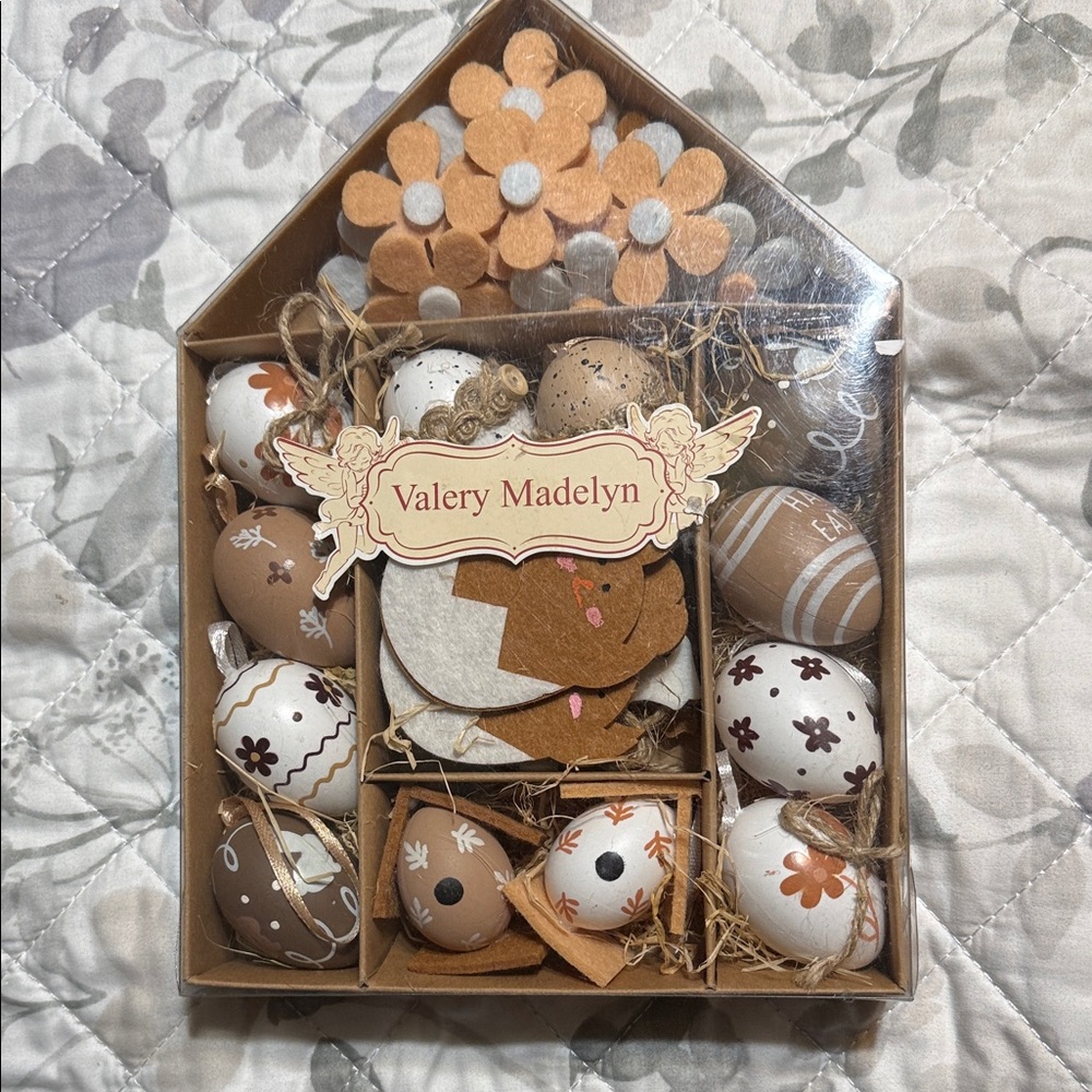Brown and White Easter Egg Decor Set